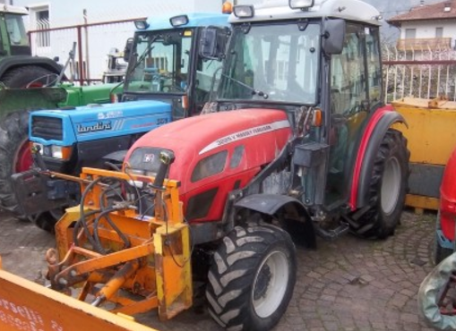 Photo du Tracteurs agricoles MF 3225 V Arceau Rabattable