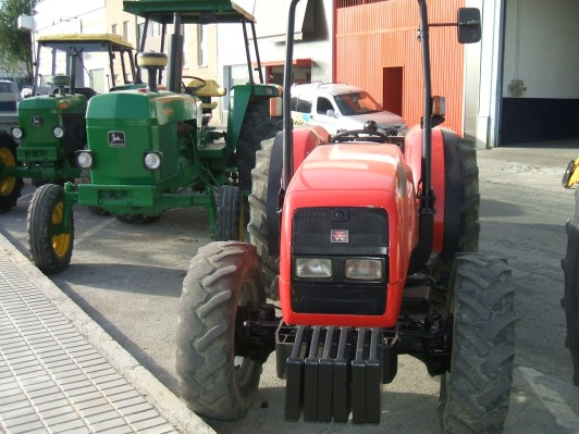 Photo du Tracteurs fruitiers MF 3355 F Arceau Rabattable
