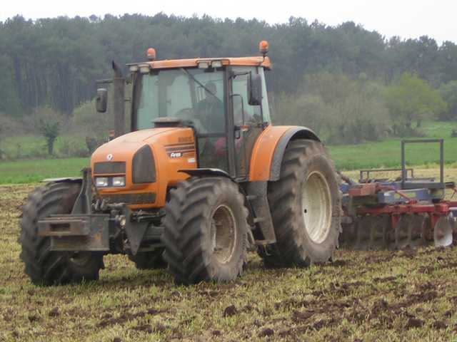 Photo du Tracteurs agricoles Ares 825 RZ