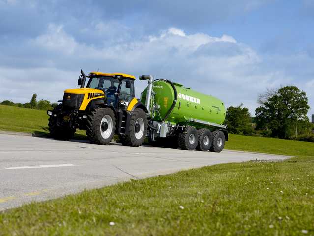 Photo du Tracteurs agricoles Fastrac 8310