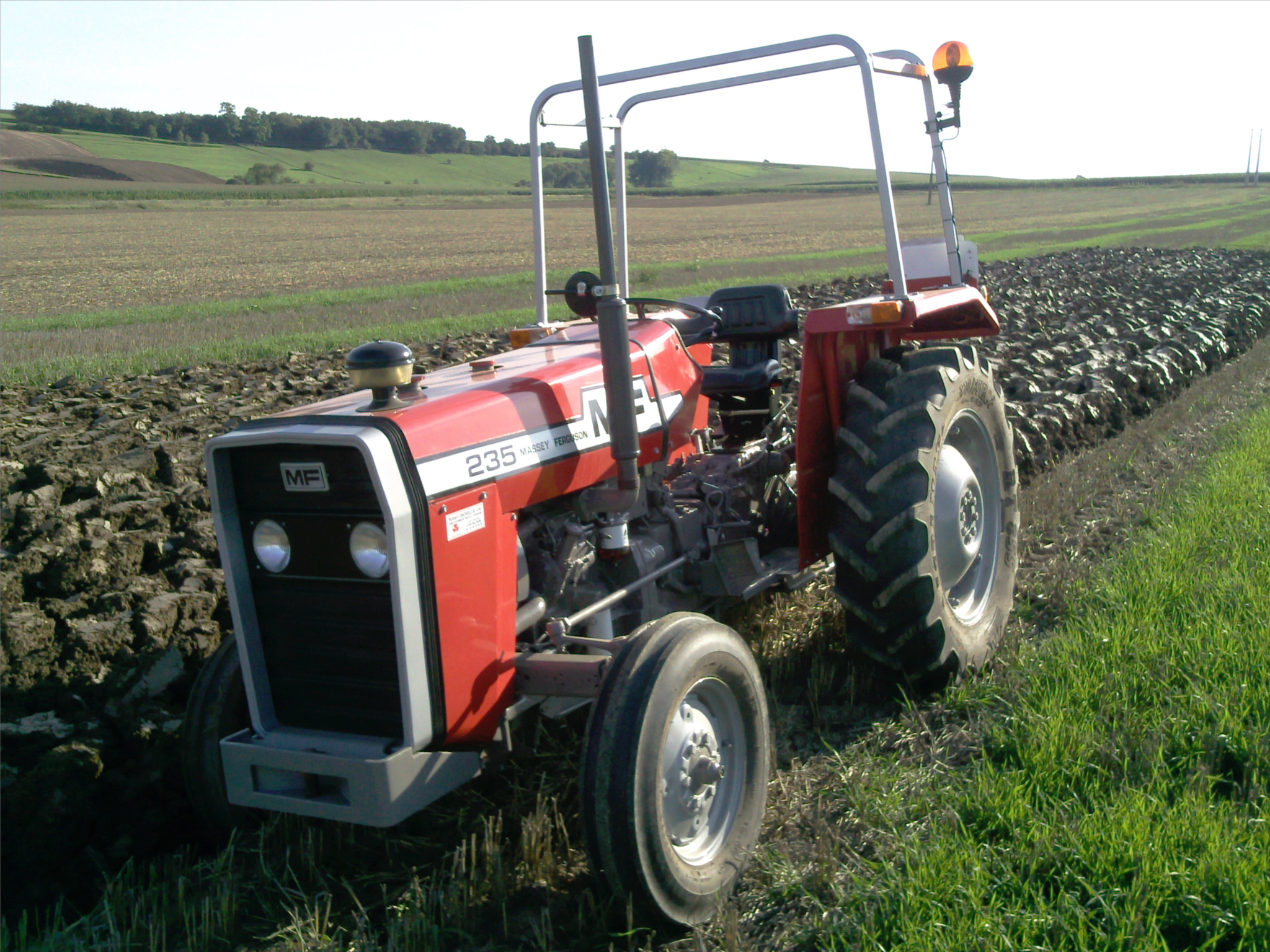 Photo du Tracteurs agricoles MF 235-8S